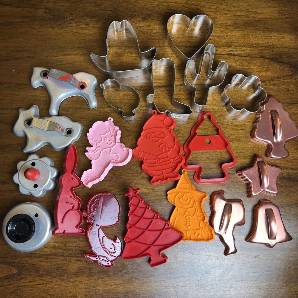 Cookie Cutters Lot Of 21 Mixed Metal & Plastic Modern & Vintage Baking Tool READ